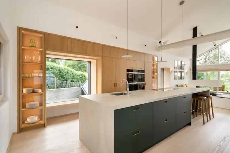 4 Bedroom Detached House for Sale Woldingham
