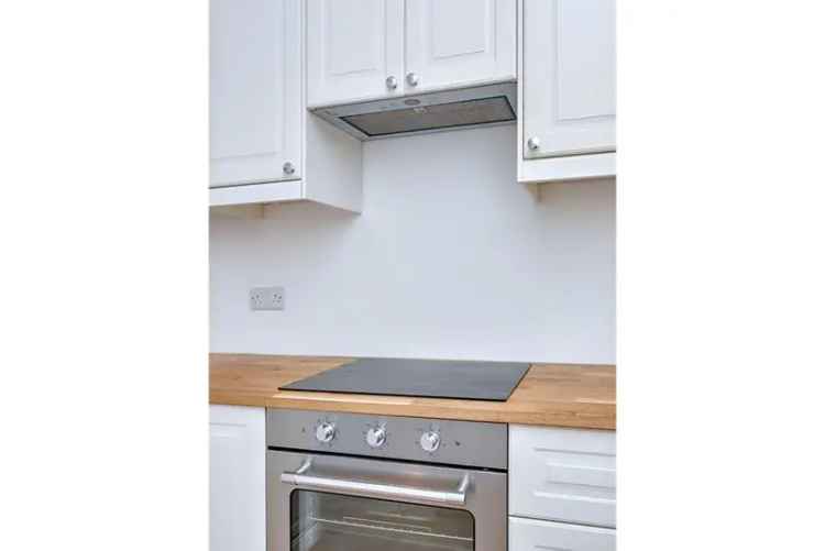 3 Bed Semi-Detached House with Open-Plan Kitchen and 2 Bathrooms