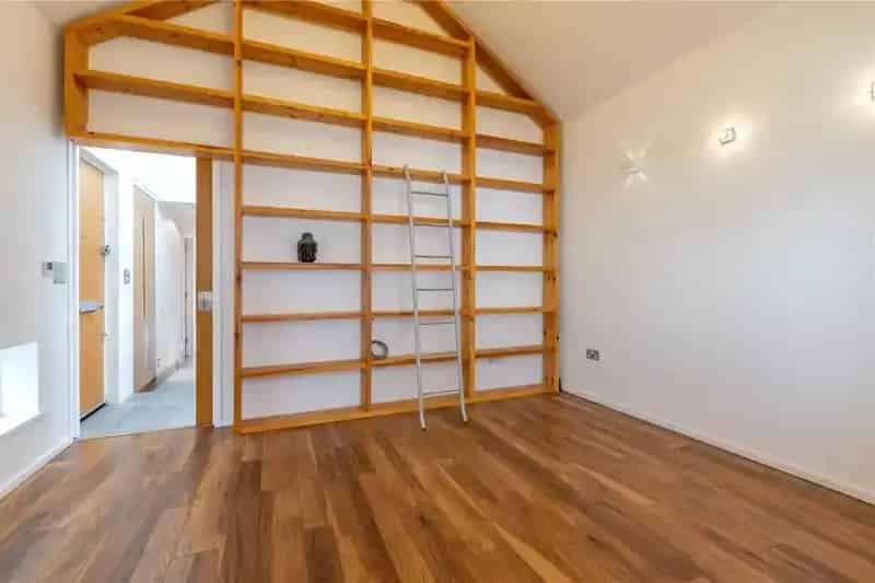 4 Bedroom Semi-Detached House for Sale in North London