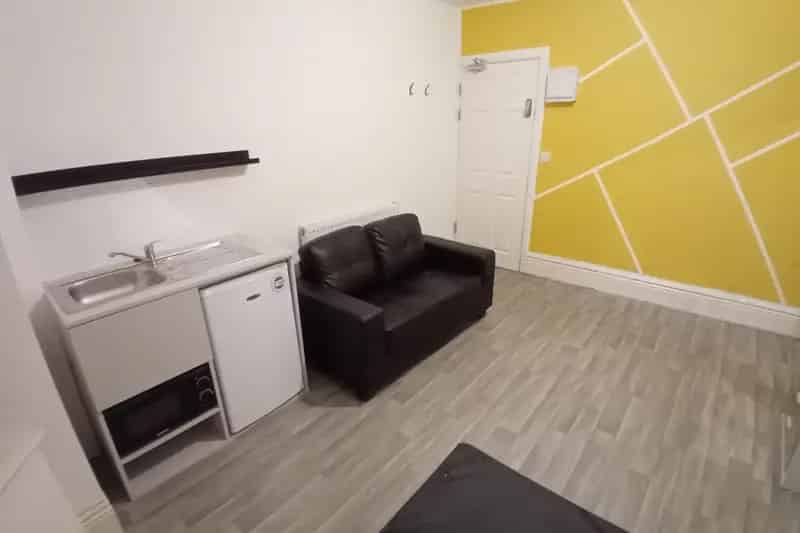 Cosy Furnished Room in S5 House Share - All Bills Included