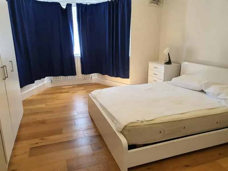 2 Bedroom Flat To Let Near East Finchley Tube