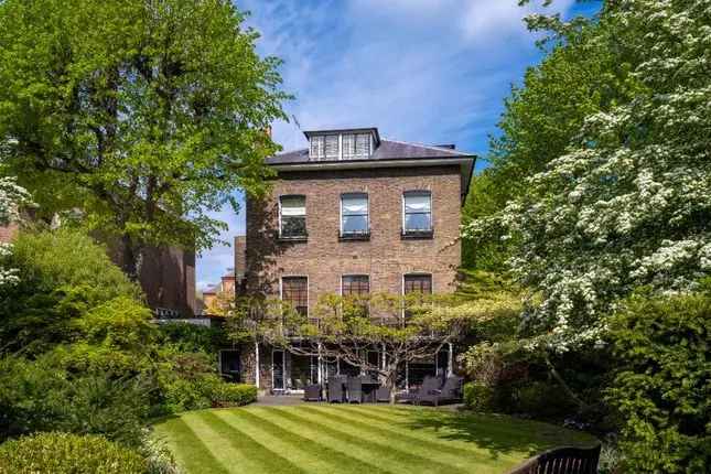 Detached House for Sale in St John's Wood