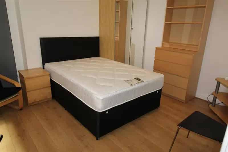Ground Floor Studio Apartment Coventry - Available September 1st