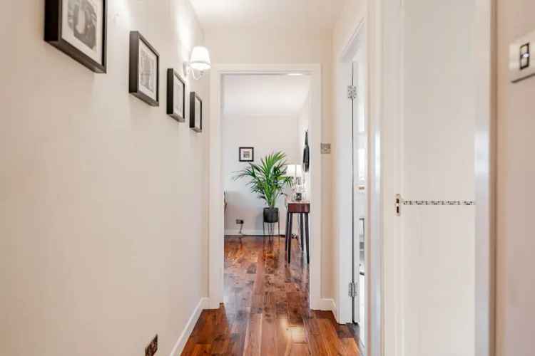 Modern 2-Bedroom Apartment in Langside with Private Parking