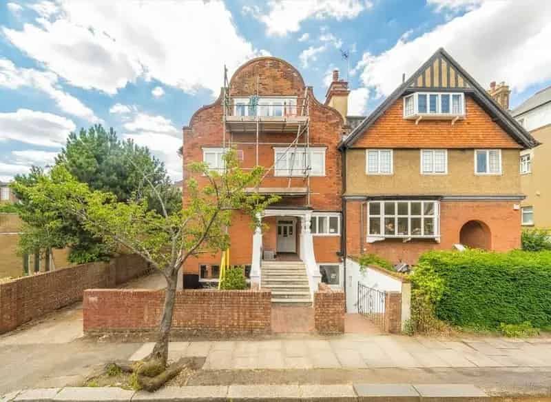 3 Bedroom Penthouse Flat Wimbledon Garage Share Freehold No Chain