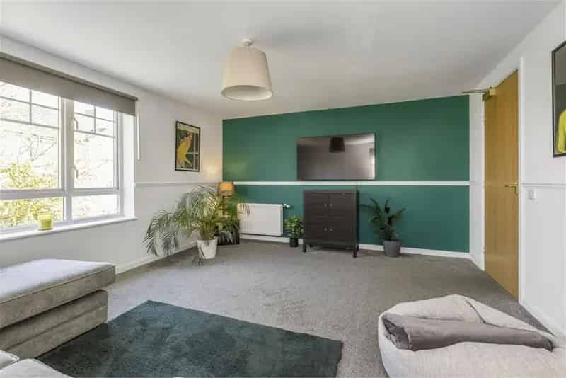 2 Bed Flat First Floor 1 Reception Room Near Amenities