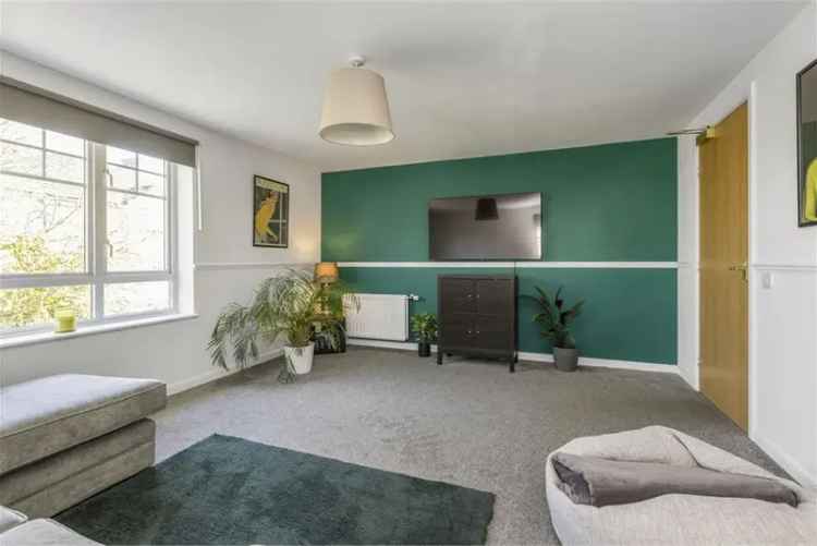 2 Bed Flat First Floor 1 Reception Room Near Amenities