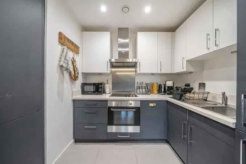 Spacious One Bedroom Apartment with Roof Terrace near Tooting Broadway