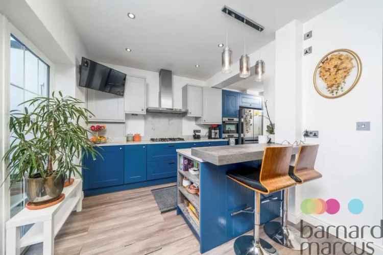 4-Bedroom House with Double Garage and Garden