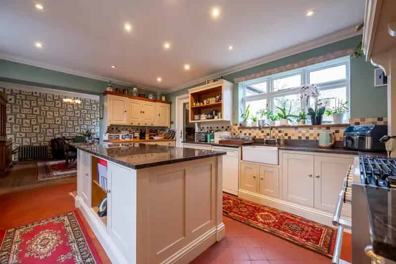 5 Bedroom Edwardian House with Cottage and Acre of Land