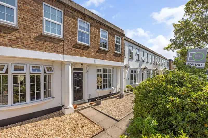 3 Bedroom Terraced House for Sale in Cheltenham Tivoli