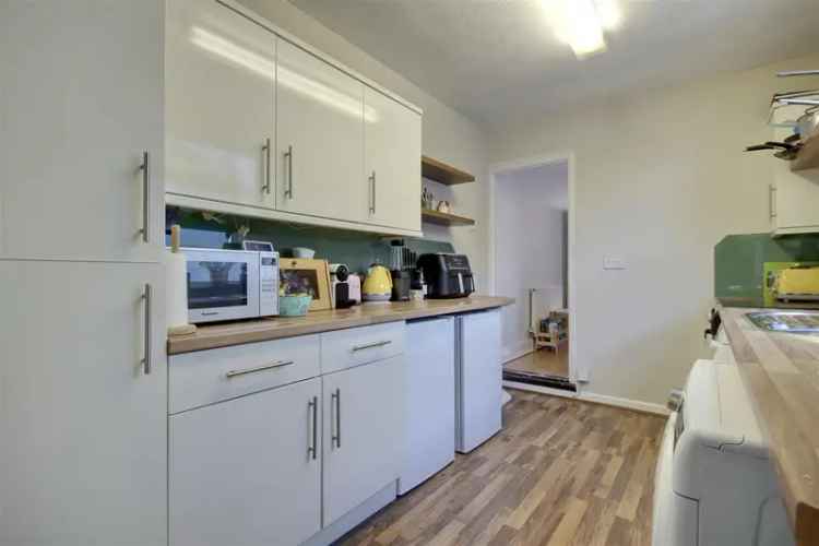 2 Bedroom Terraced House to Rent North End