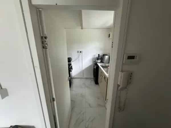 1 Bedroom Flat Near Train Station - Easy Victoria Access