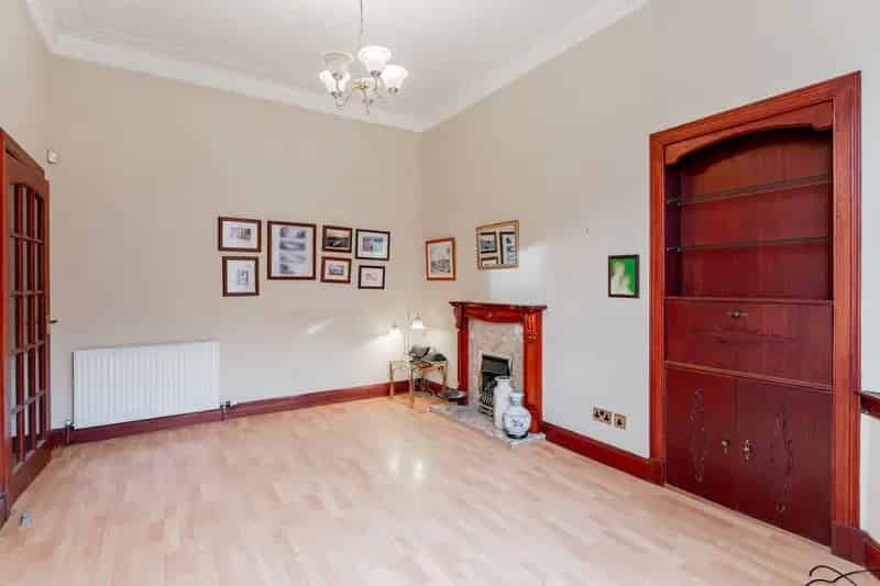 One Bedroom Tenement Apartment Near Mount Florida Rail Station