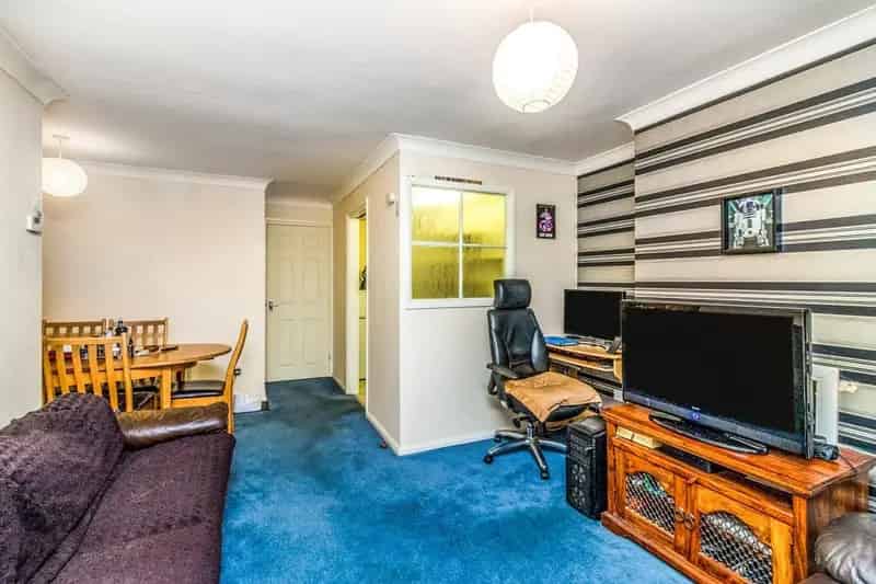 Rotherham Apartment Near Town Centre Hospital Two Bedrooms Parking