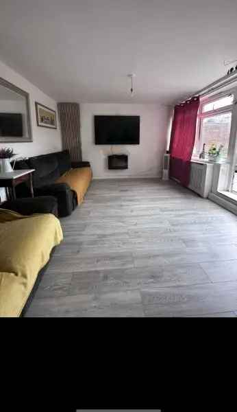 Flat For Rent in Newport, Wales