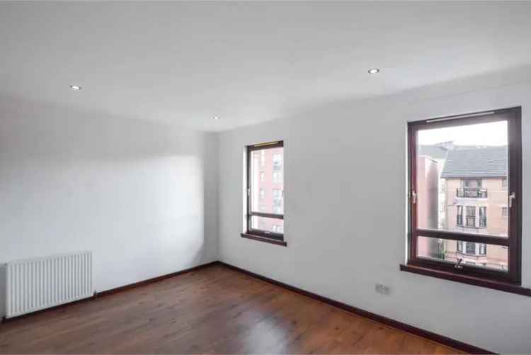 2 Bed Flat - Third Floor with 1 Reception Room