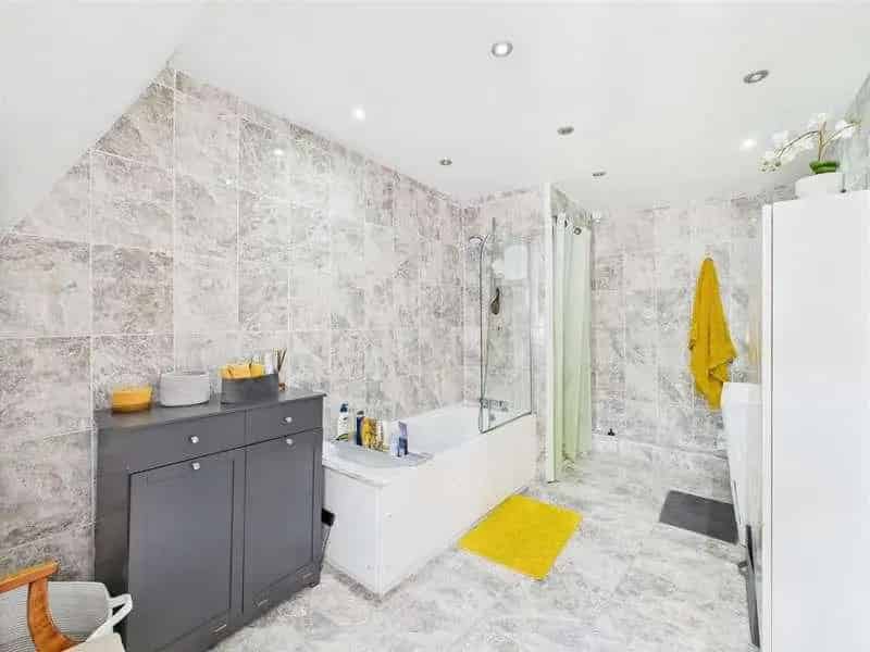 4 Bed House with Bar Bistro and Flats for Sale