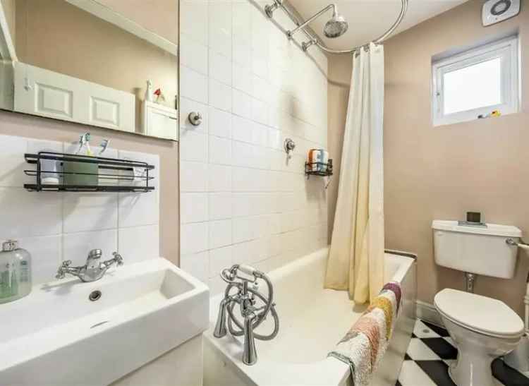One Bedroom Apartment New Cross Road Near New Cross Mainline Station
