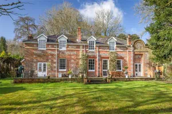 Kimpton Lodge: Six Bedroom Period House with 1.2 Acres