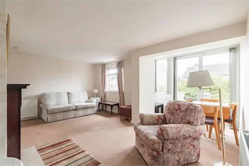 2 Bed Flat Ground Floor with 1 Reception Room