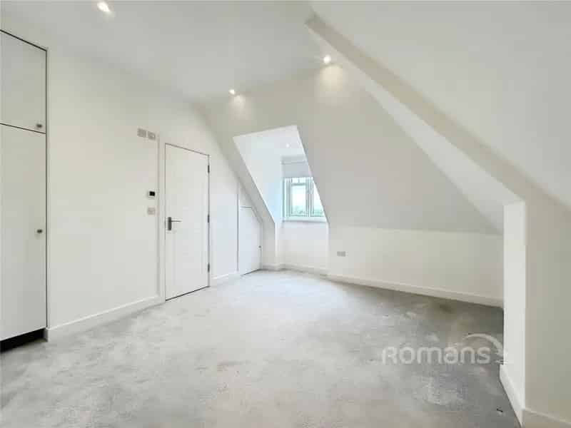 2 Bedroom Flat To Let