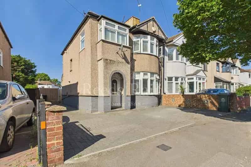 3 Bedroom Semi Detached House for Sale Dartford Kent