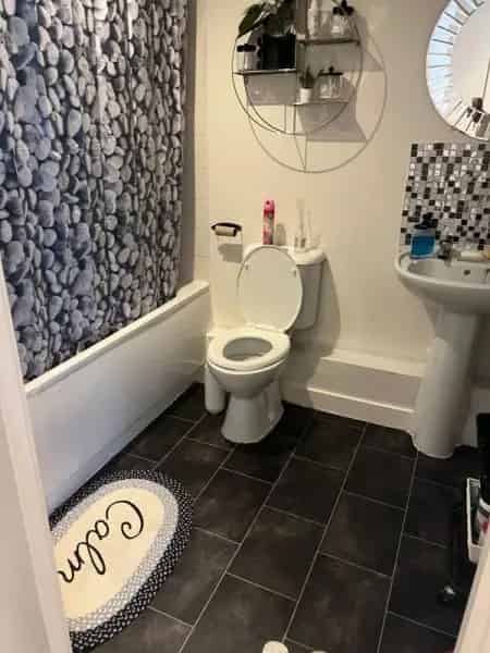 2-Bedroom Flat Near City Centre and Castle Park