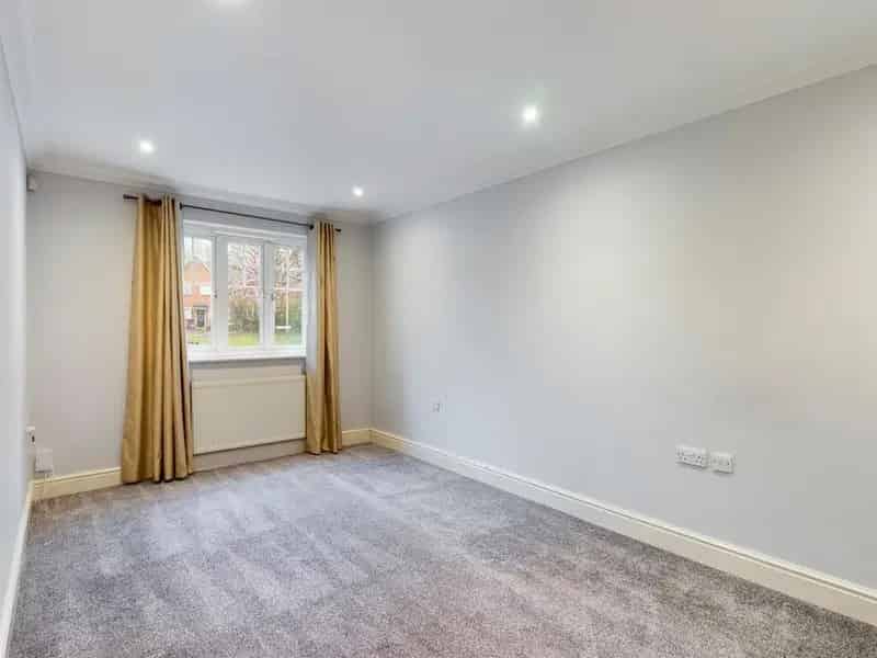 2 Bedroom Flat Chineham 2 Parking Spaces En Suite