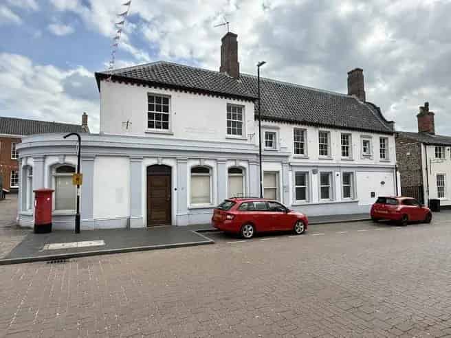 Commercial Property: Ground Floor Trade Space, Offices & Secure Parking