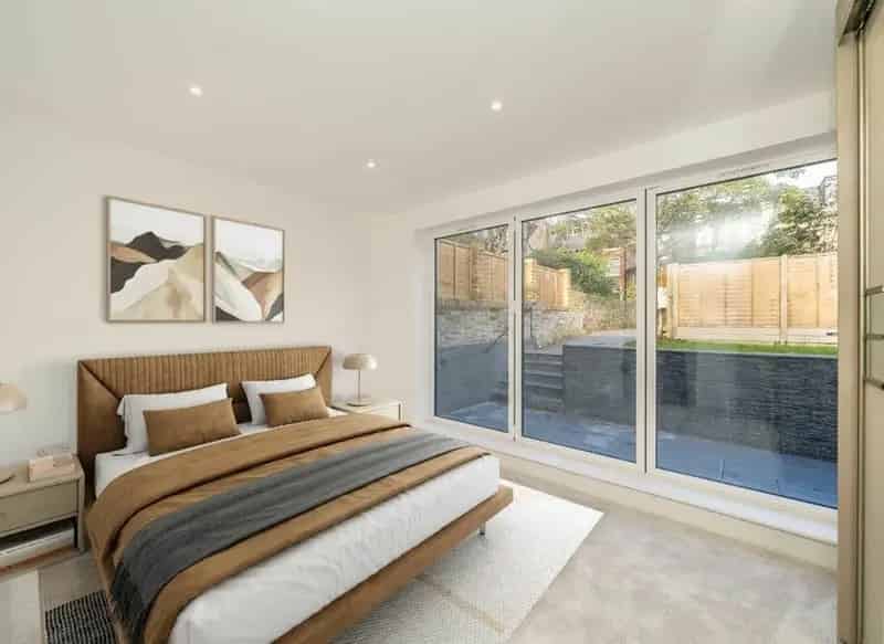 Ealing Broadway Freehold Cottage - 2 Bed 2 Bath - Investment Opportunity