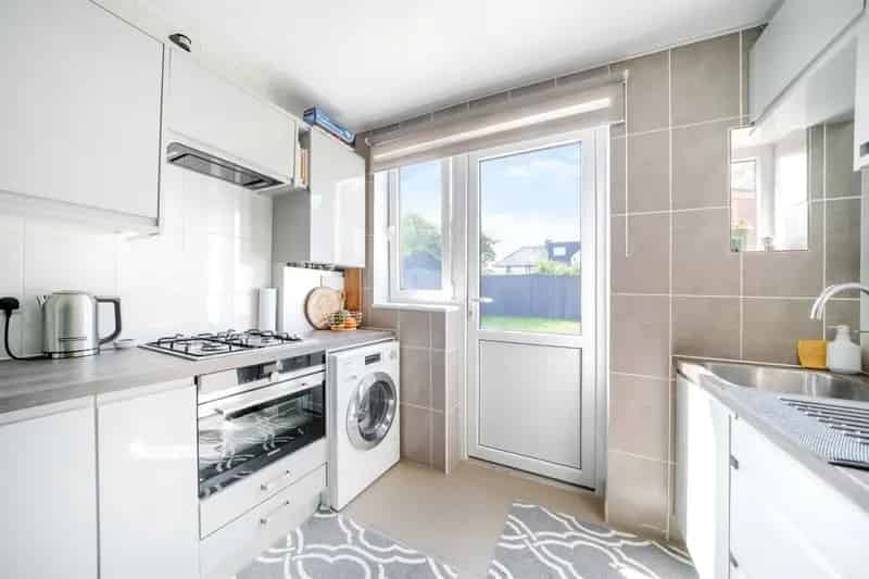 2 Bed Maisonette Near North Acton Station