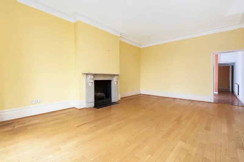 2 Bedroom Flat for Sale in Chiswick Mansion Block