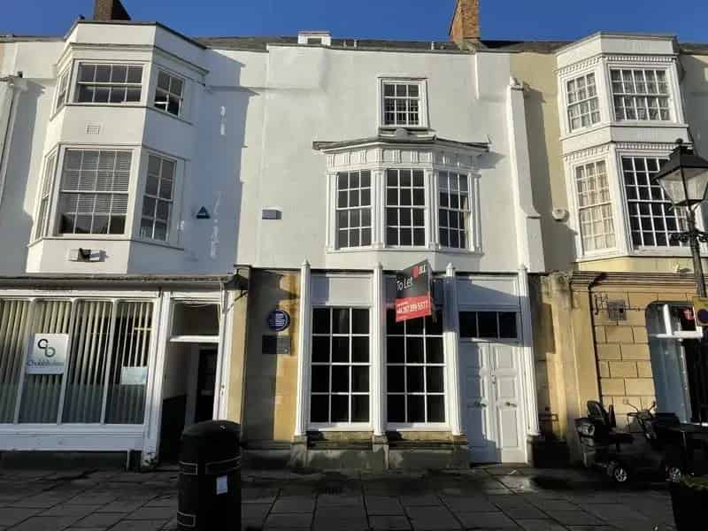 Grade II Listed Mid-Terrace Property in Wells City Centre