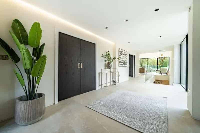 5 Bedroom 5 Bathroom Family Home with Smart Home Technology