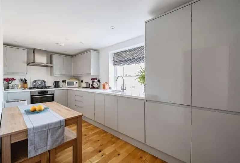2 Bed Flat for Sale - Characterful Post Office Conversion