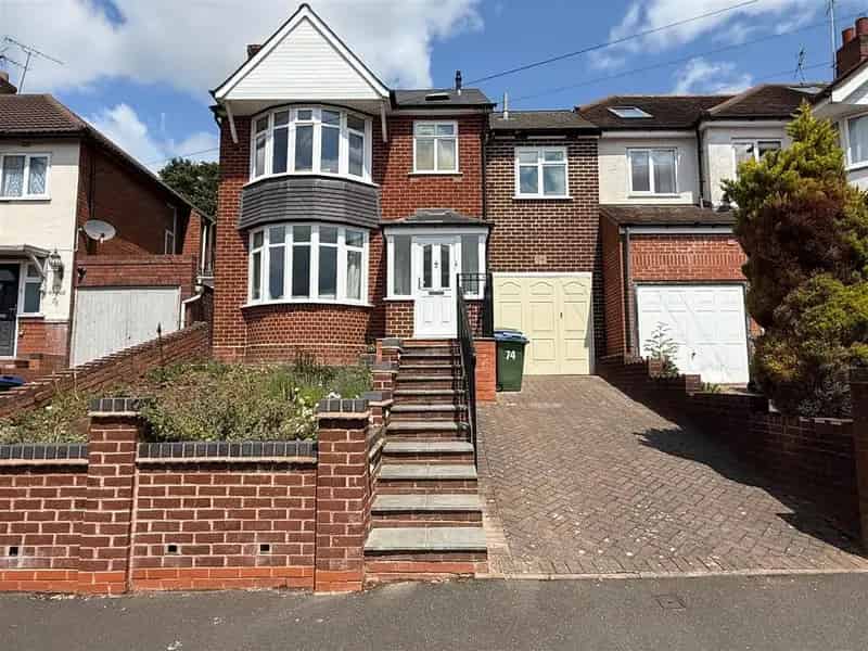 4 Bedroom Link Detached House for Sale