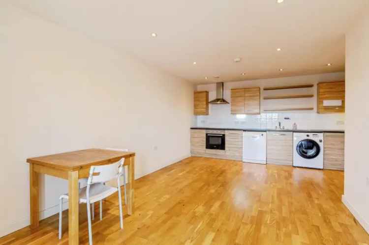 2 Bed Flat Central Bristol No Onward Chain Balcony Parking