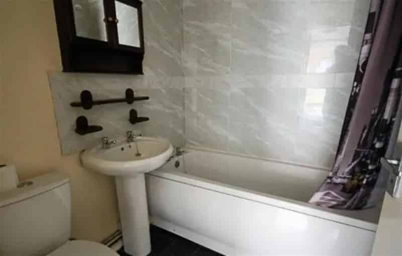 1 Bedroom Flat to Let Leigh - Buy to Let Opportunity
