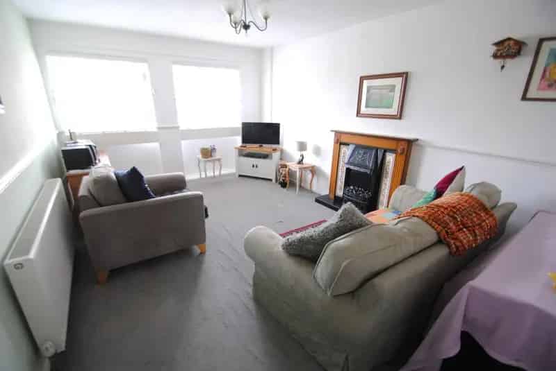 2 bed flat for sale