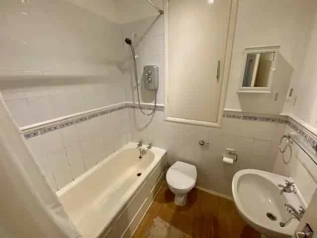 One Double Bedroom Apartment with Parking Zero Deposit Guarantee Available