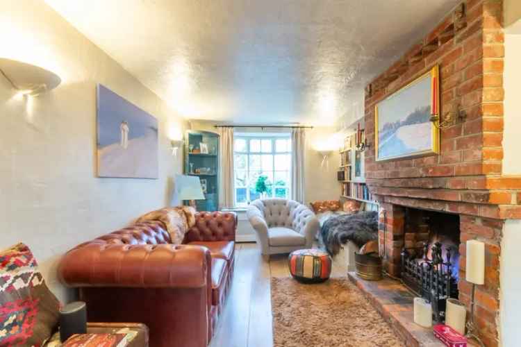 3 Bed House with Garden and Parking