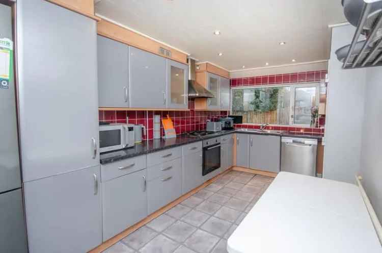 5 Bedroom Semi-Detached House for Sale in Bromley Heath