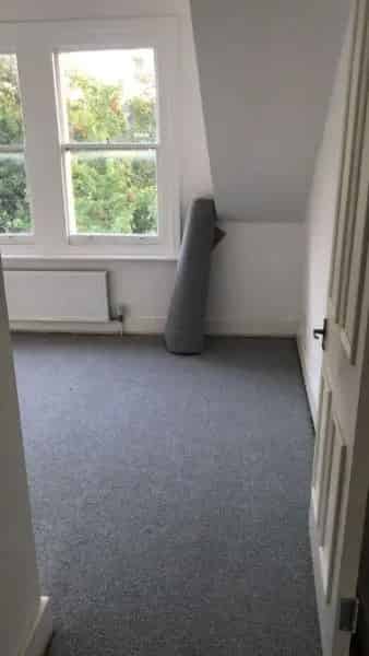 3rd Floor Flat near Tooting Bec Park  New Kitchen and Bathroom