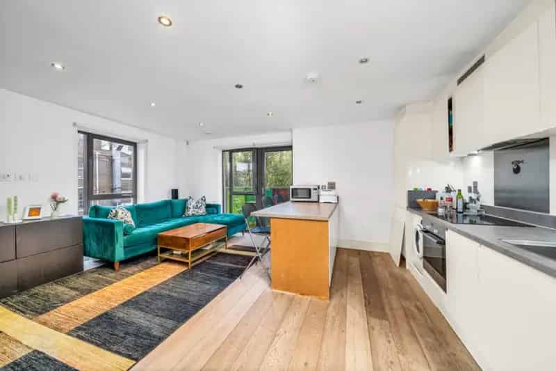 2 Bedroom Flat for Sale in Clapham