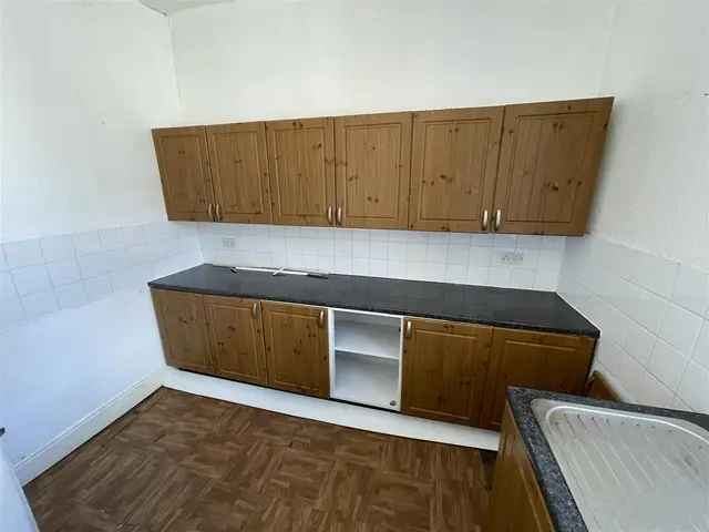 3 bedroom flat  for sale