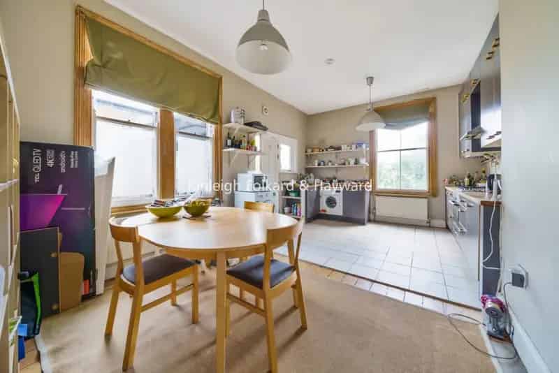 Two Bedroom Apartment for Rent in Oval