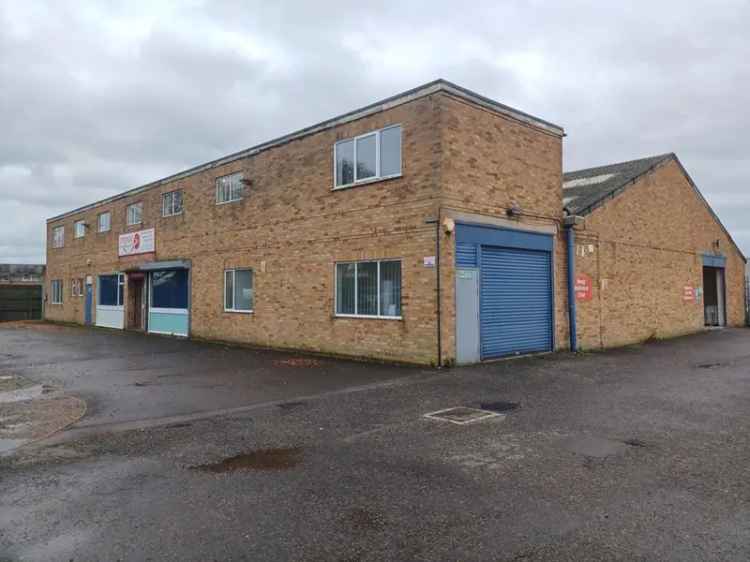 Office and Warehouse Unit with Ample Parking and Yard