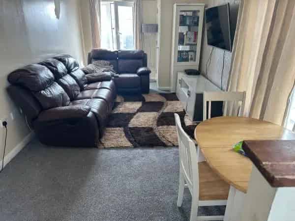 2 Large Bedroom House Near Tesco and B&Q