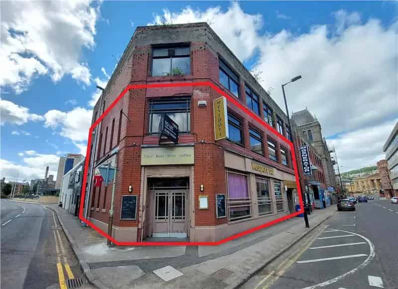 Public House with Function Room For Sale
